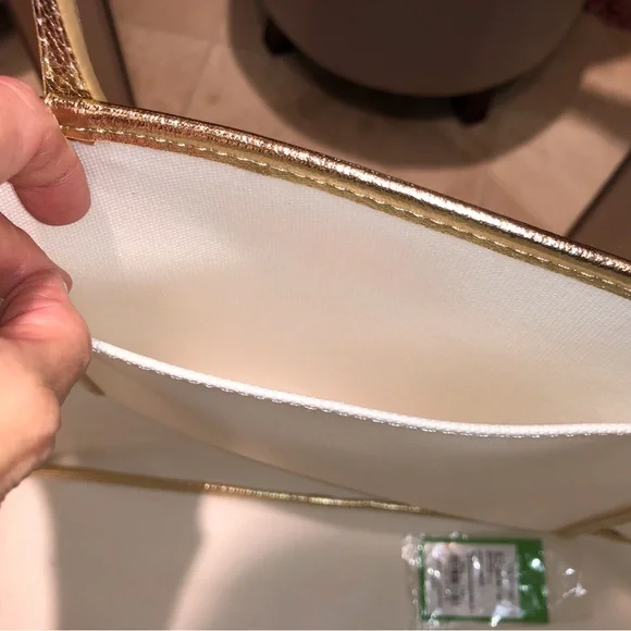 Lilly Pulitzer Bon Voyage Tote Bag in Toe In Print - Picture 10 of 14